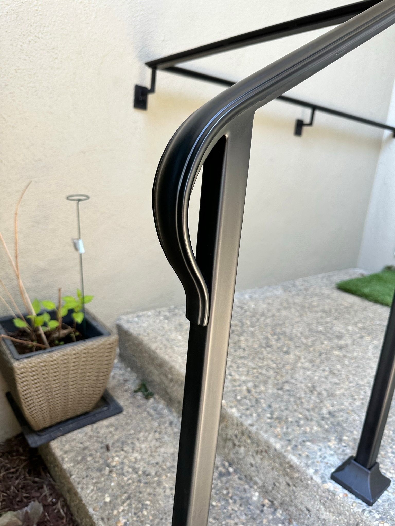 Close detail of black entry handrail curve